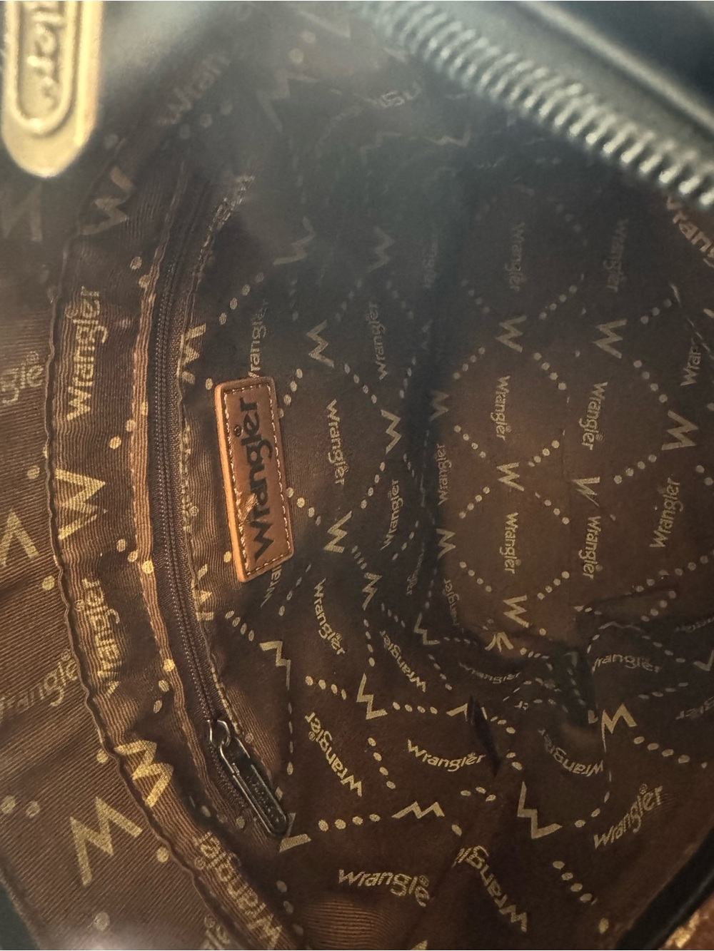 Wrangler Black Crossbody with Daisy Strap - Picture 15 of 16